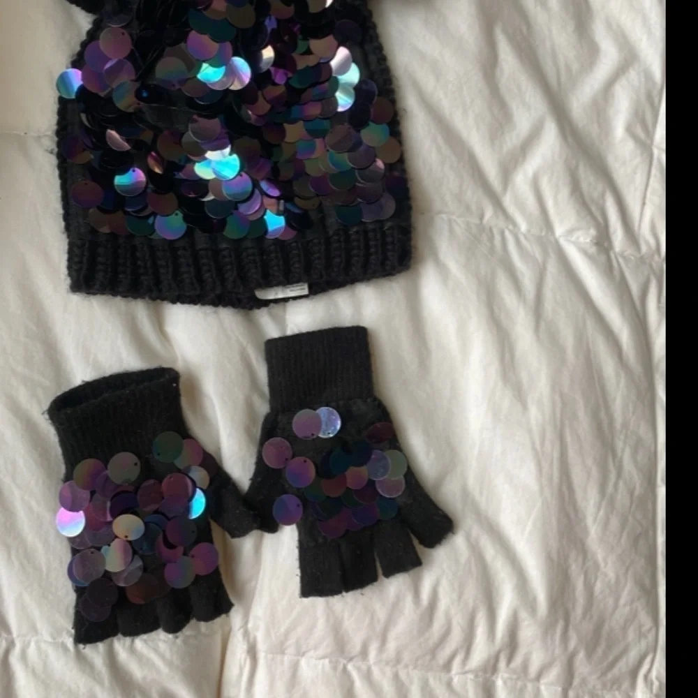 Sequin Beanie and Gloves Set - Picture 8 of 9